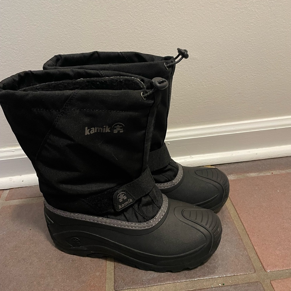 Kamik Kids Black Snow Boots size 5 big kids